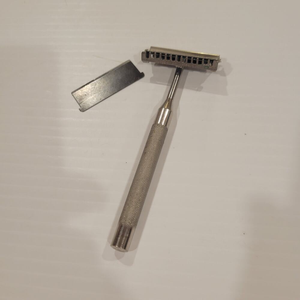 Vintage Enders Safety Razor Silver Tone with 2 blade.